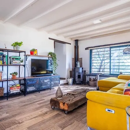 Modern Comforts And Rustic Charm