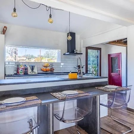 Modern Comforts And Rustic Charm Guillena