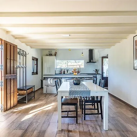 Modern Comforts And Rustic Charm *