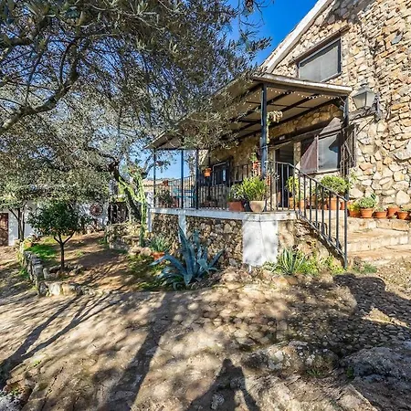 Modern Comforts And Rustic Charm *