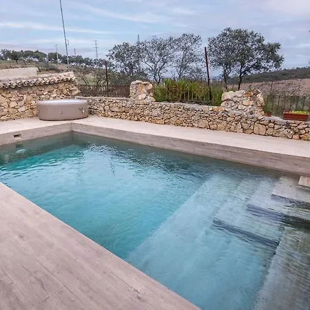 Modern Comforts And Rustic Charm * Guillena